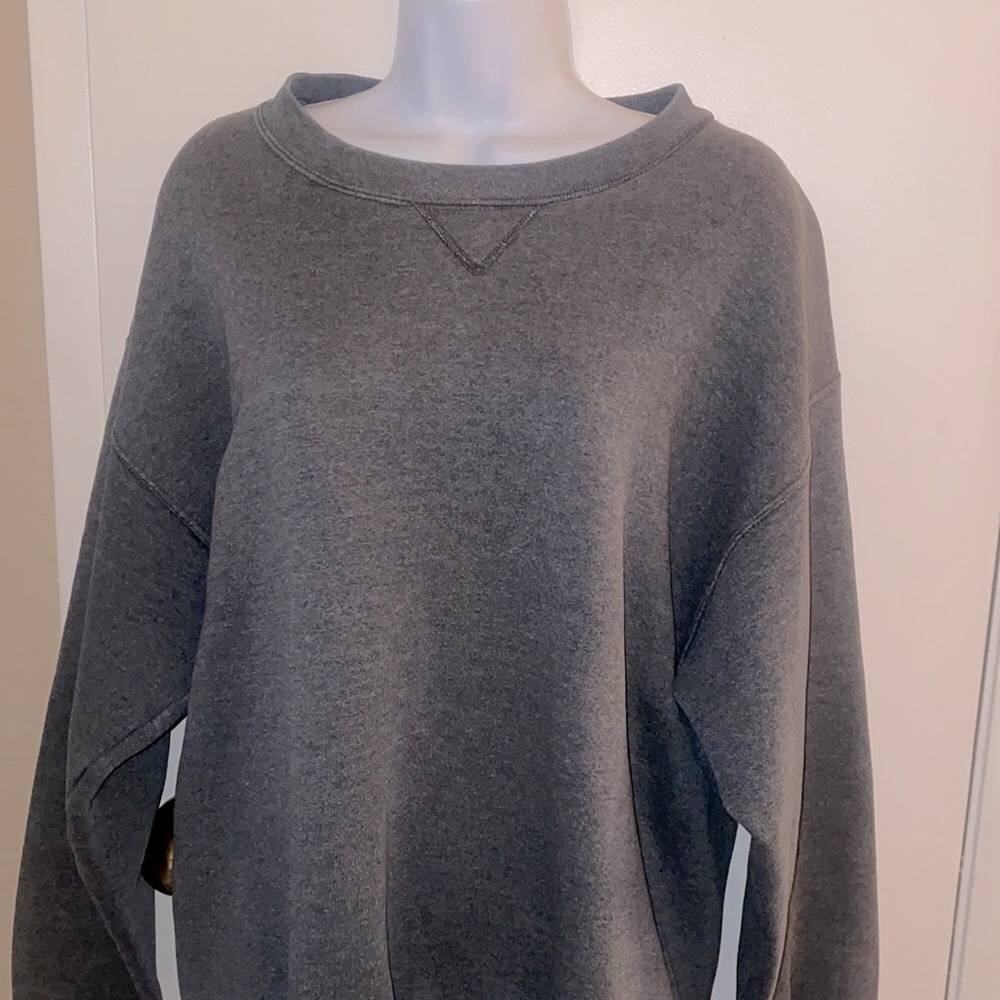 Discuss Grey vintage soft crew sweater size L
